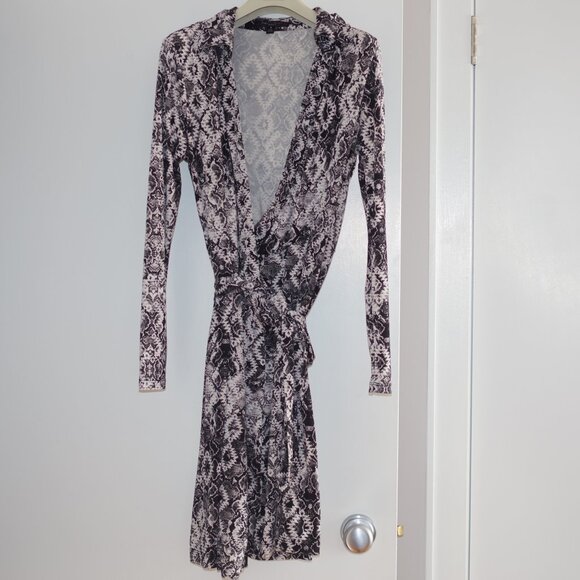 Romeo & Juliet Couture BLACK/WHITE COMBO Pattern Wrap Dress, US M - Picture 11 of 15